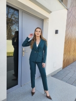 Elegancki żakiet damski w kolorze butelkowej zieleni ze złotymi guzikami - Blanka 186 – 547